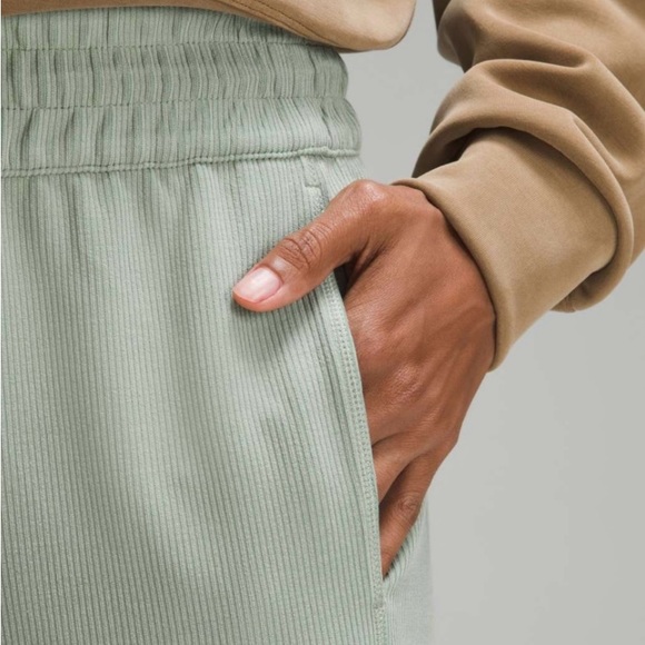 Lululemon Wide-Leg Cropped Pant - Picture 4 of 10